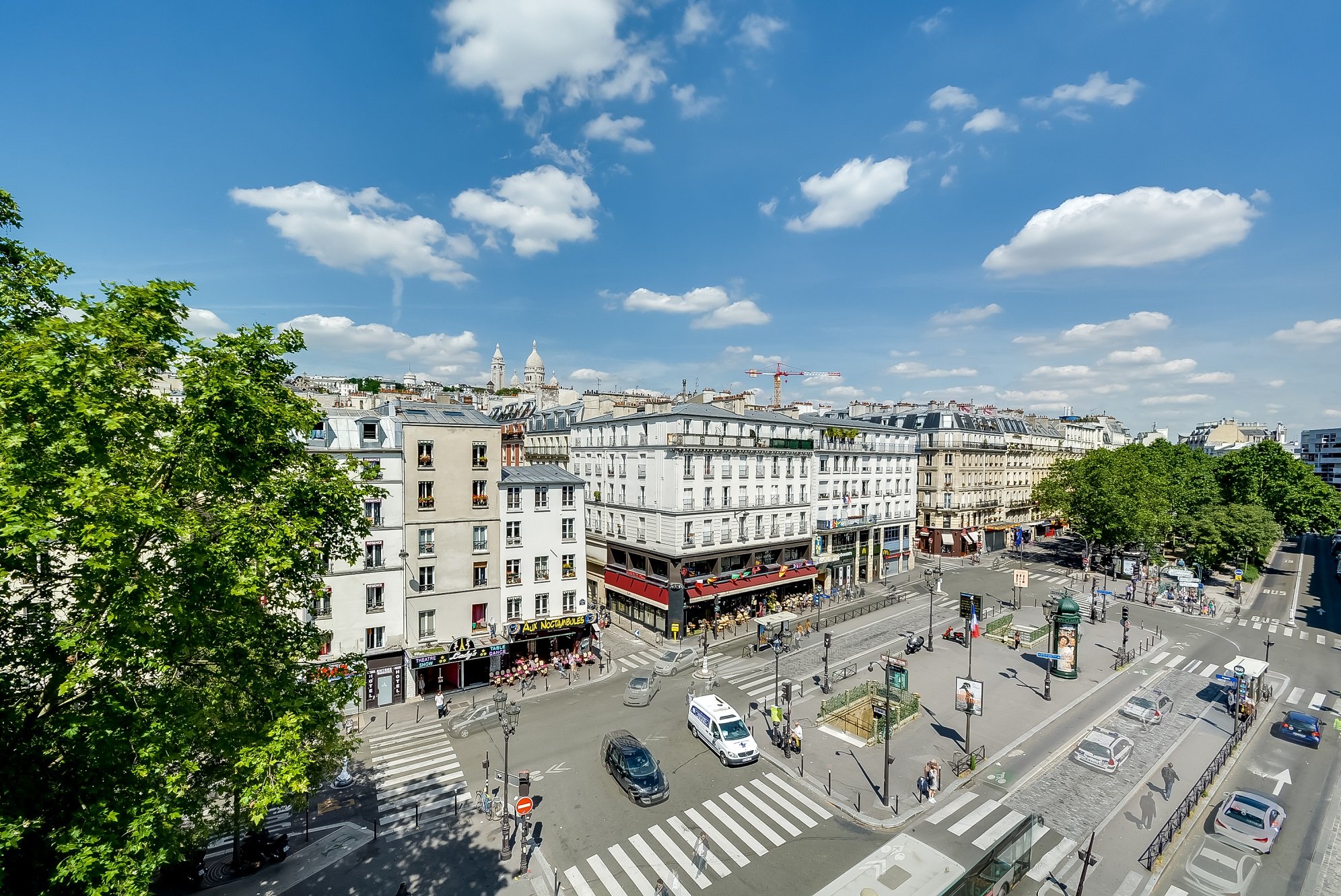 49/Chambres/Vue Place Pigalle 1.jpg